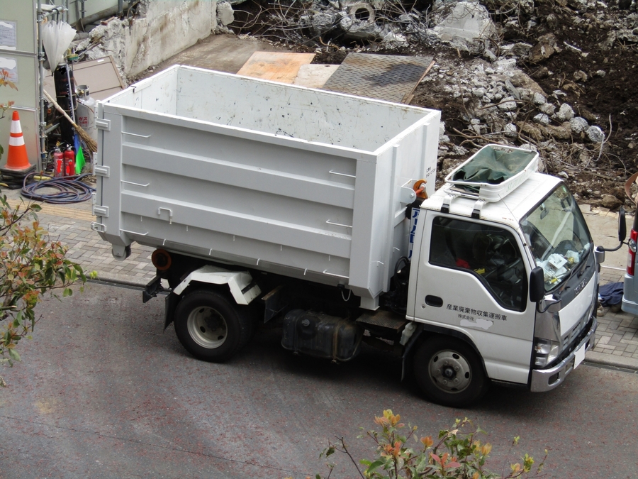 産業廃棄物収集運搬車